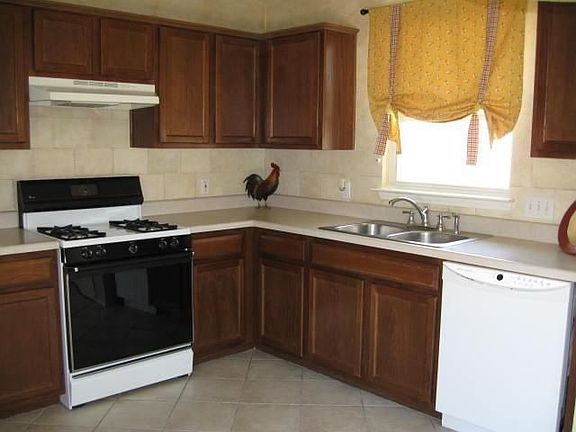 4th image of 1024 Blackthorn Dr