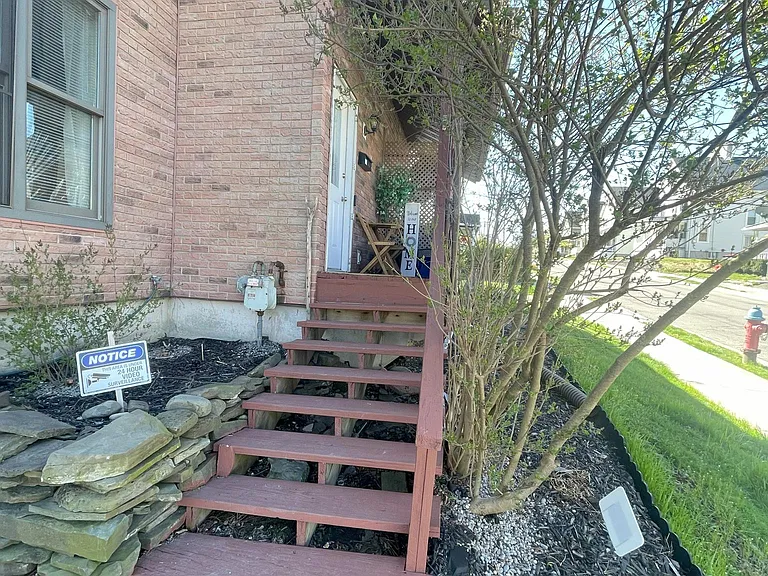 54 Colfax Ave — Photo 3