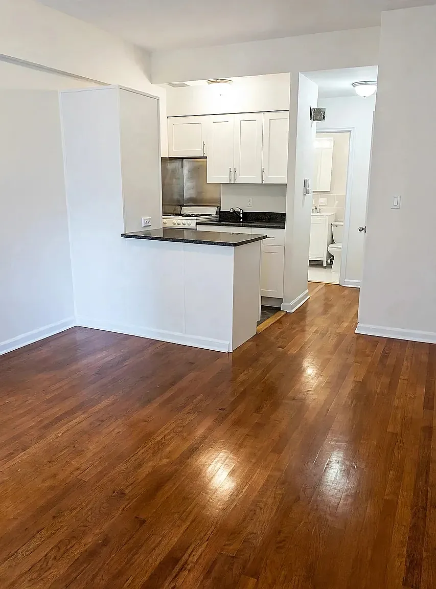 342 East 49th Street — Photo 3