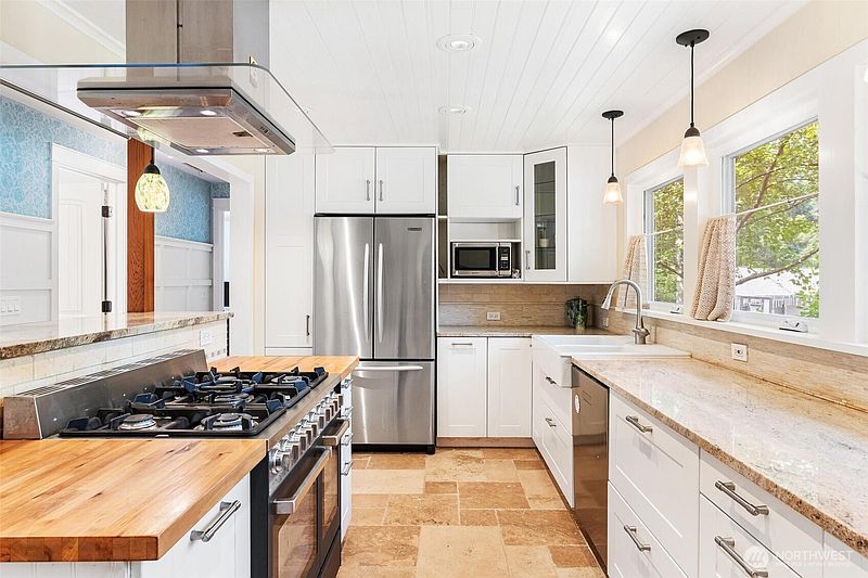 5th image of 21043 NE 91st Street