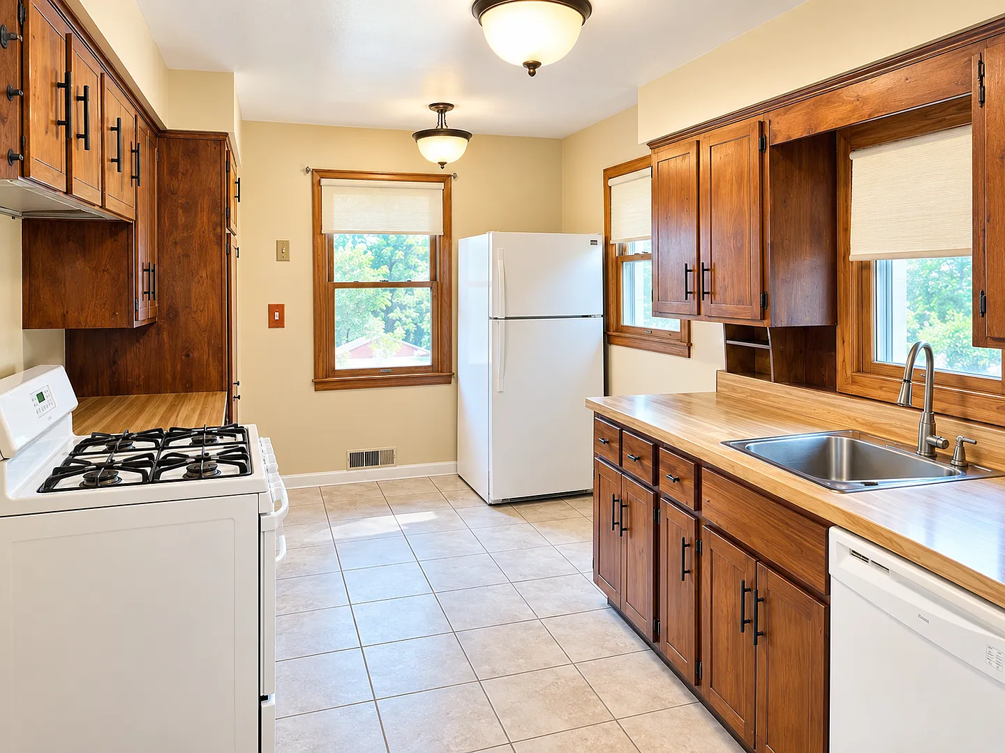 Coming Soon! 3 BR/2BA | Ranch Single Family Home | 1-Car Covered Parking | Gated backyard — Photo 4