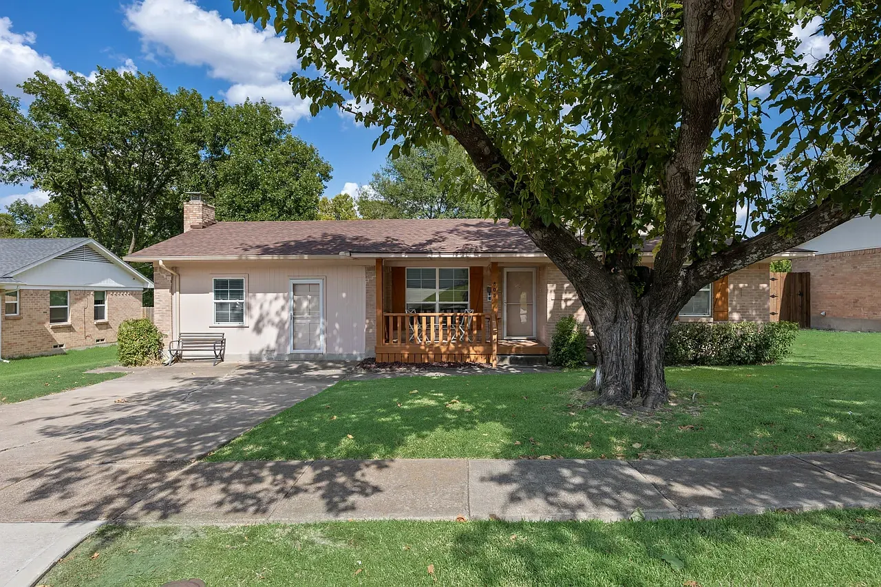 3 bed, 1.5 bath, 1468 sqft, $1,850 — Photo 1