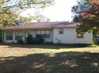 406 Gardner Dr, Palestine, TX 75803