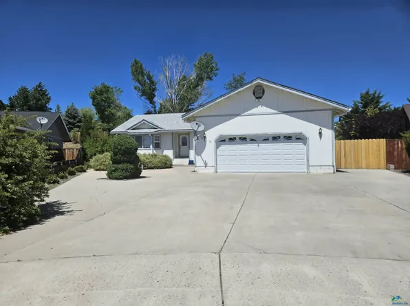 35 Dawn Ct, Susanville, CA 96130