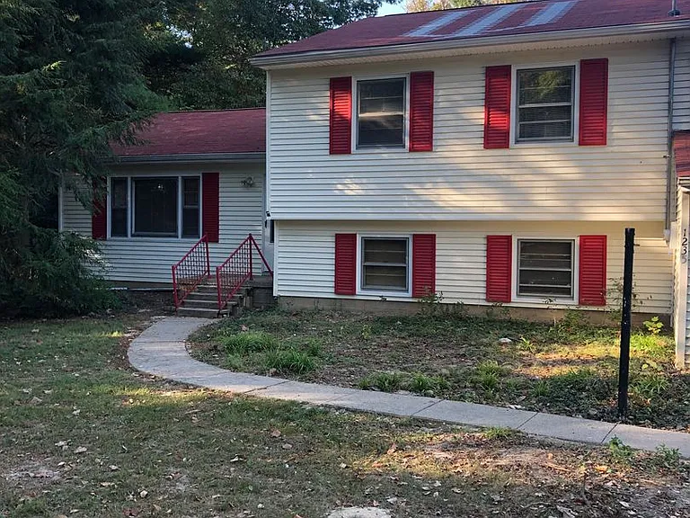 1235 E Matlock Rd — Photo 2