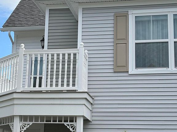 3rd image of 806 Heather Lane