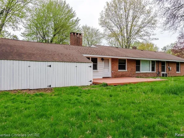 6881 W Dartmoor Rd, West Bloomfield, MI 48322
