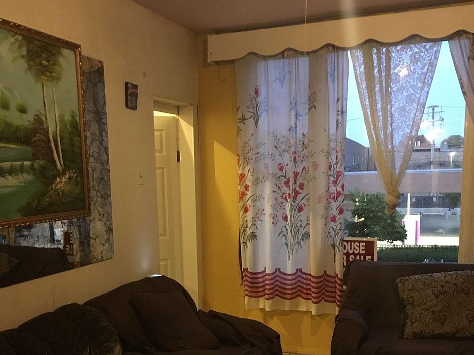 2nd image of 2552 S Sawyer Ave