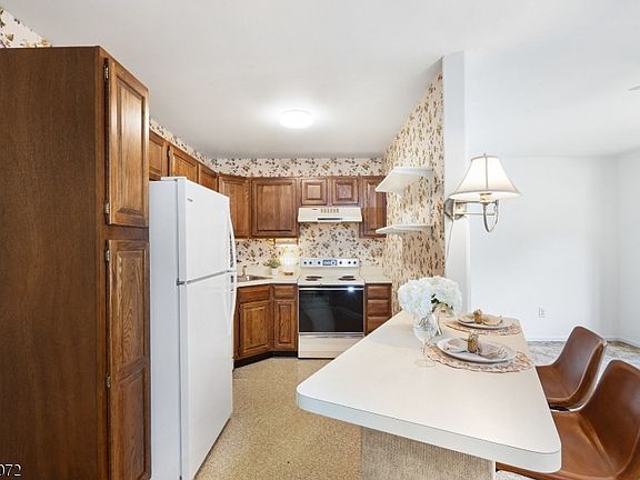 5th image of 79 Carriage Ln