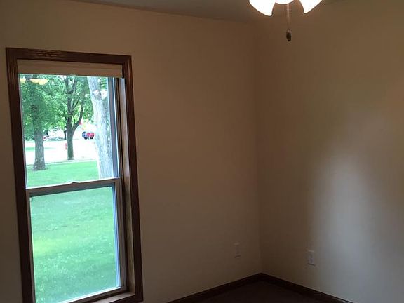 4th image of 208 E 2nd Ave #1