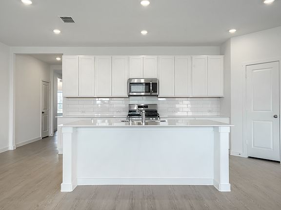 5th image of 1300 Francesca Dr