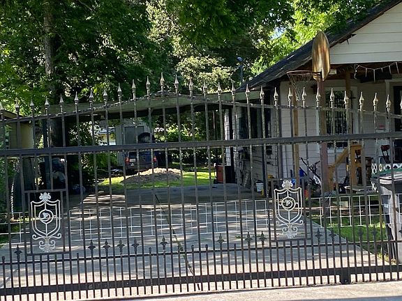 3rd image of 3224 Creston Dr