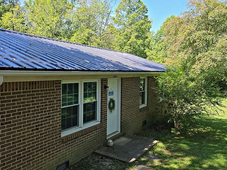 2050 Wildwood Rd — Photo 2