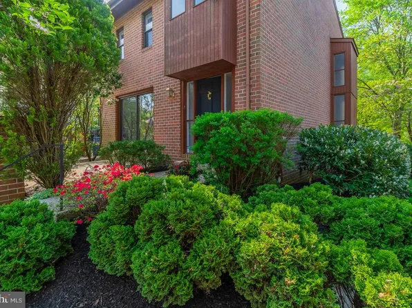 6101 Buckingham Manor Dr, Baltimore, MD 21210