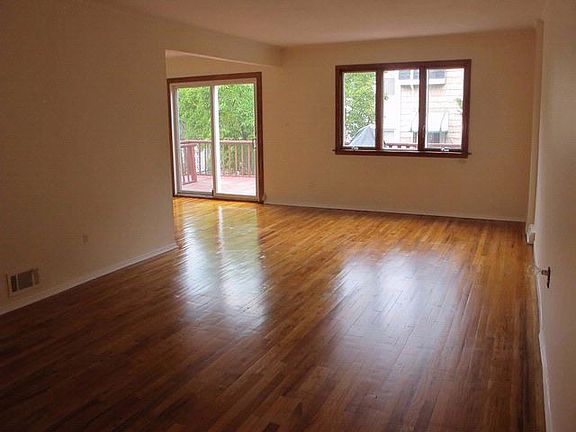 5th image of 21515 17th Ave