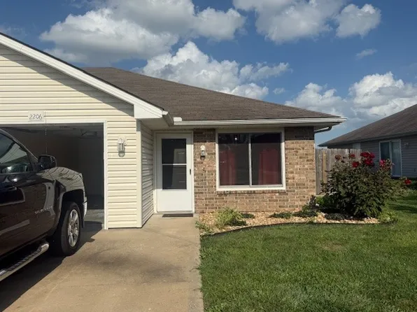 2206 Addie Dr, Pleasant Hill, MO 64080