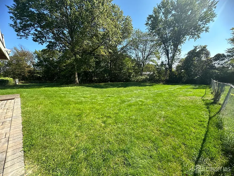 9 Holly Rd — Photo 6