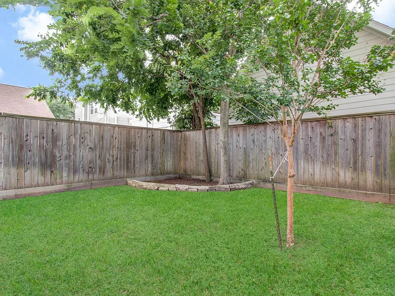1512 Stuart St — Photo 43