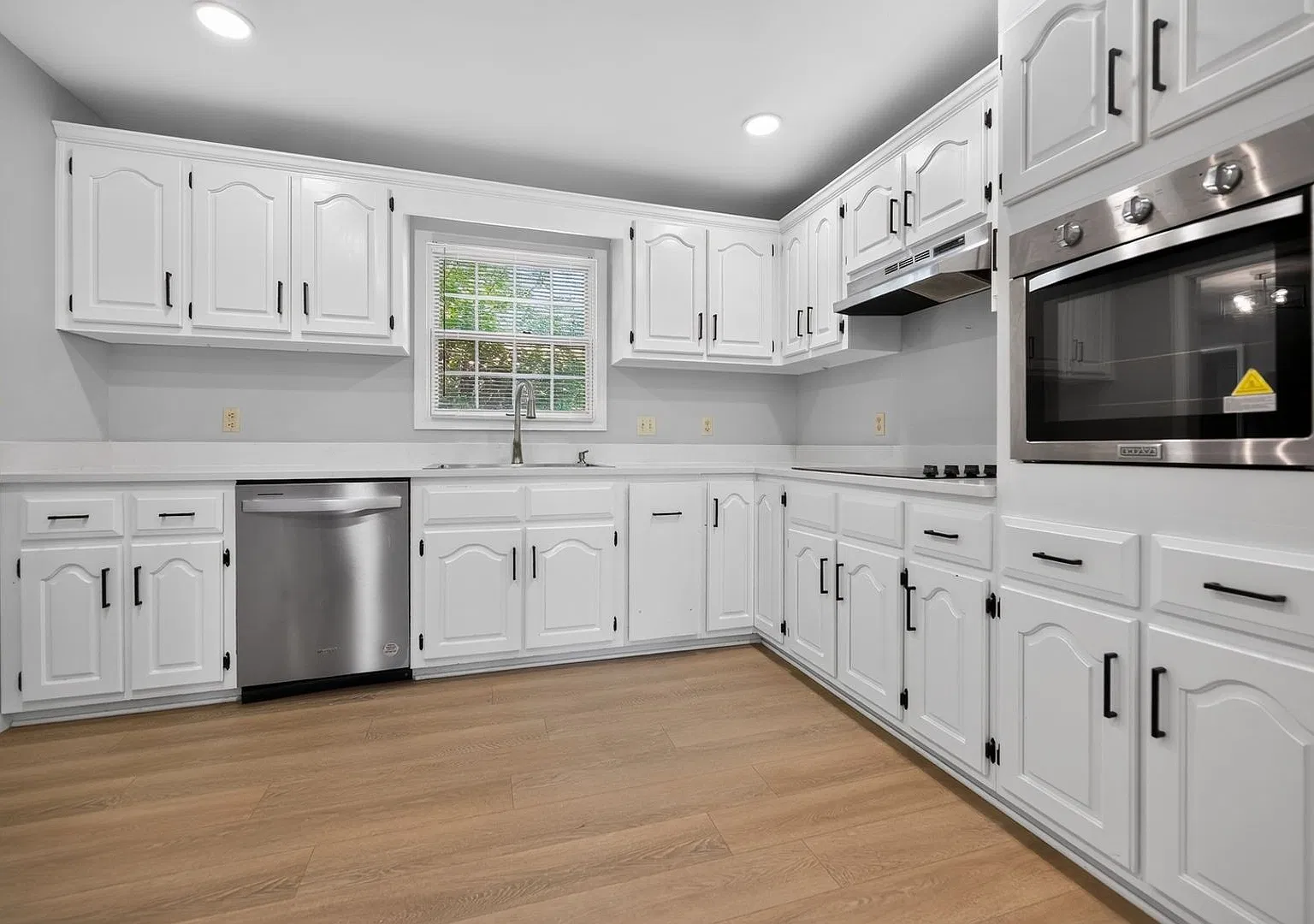Spacious 4BR House in Somerset — Photo 4