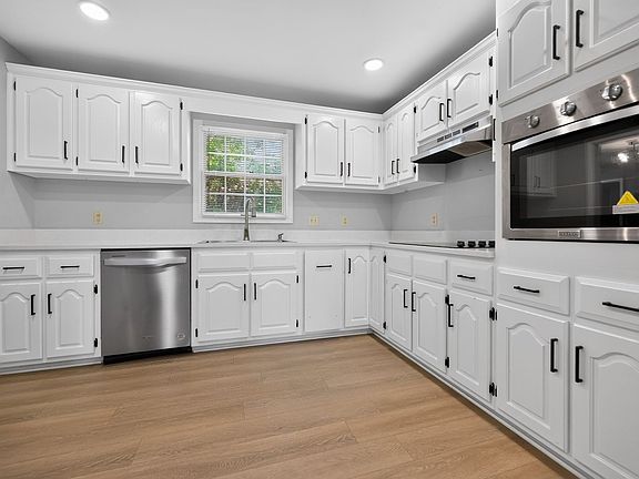 4th image of 305 Autumn Ridge Dr