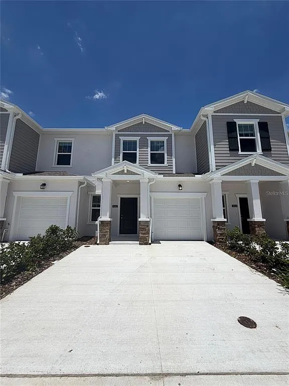 3 bed, 2.5 bath, 1689 sqft, $2,000 — Photo 2