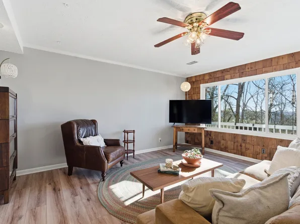 1030 Pine Bluff Rd, Kingston Spgs, TN 37082