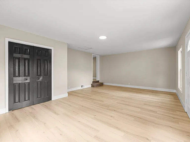 210 Lynn St — Photo 17