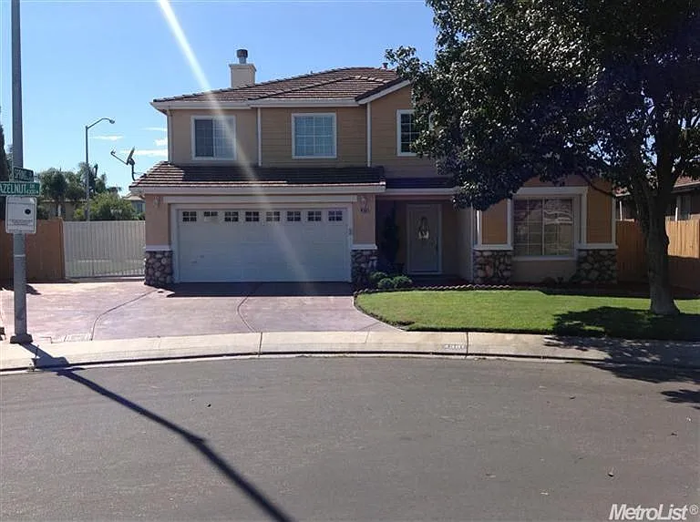 4301 Hazelnut Dr photo 1