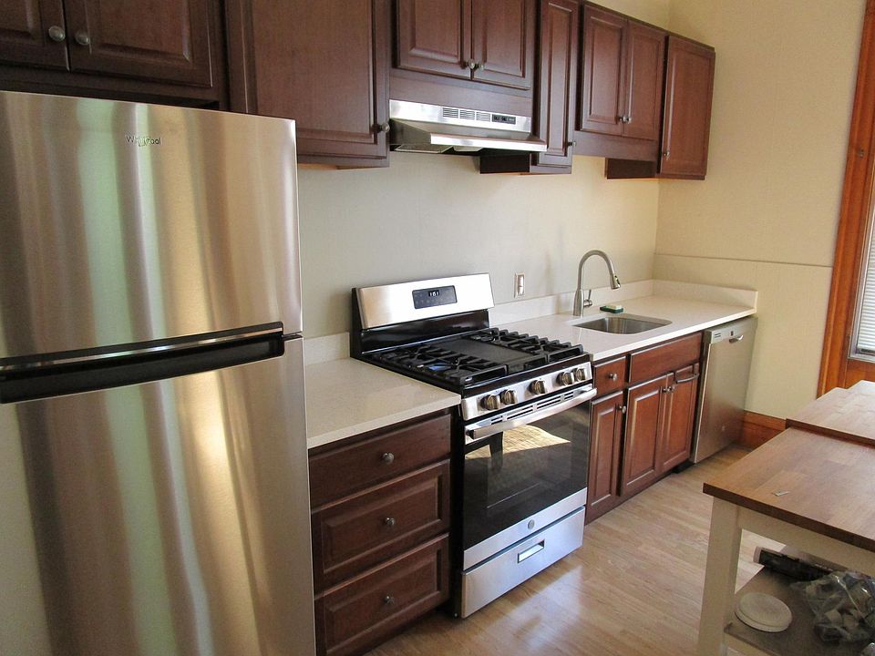 1st image of 1345 N Hoyne Ave #2F