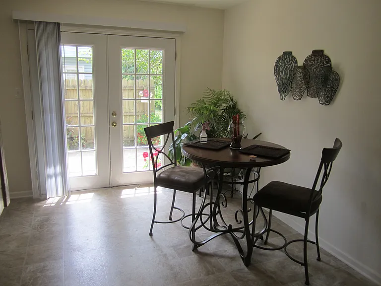 Guion Creek Apartments — Photo 29