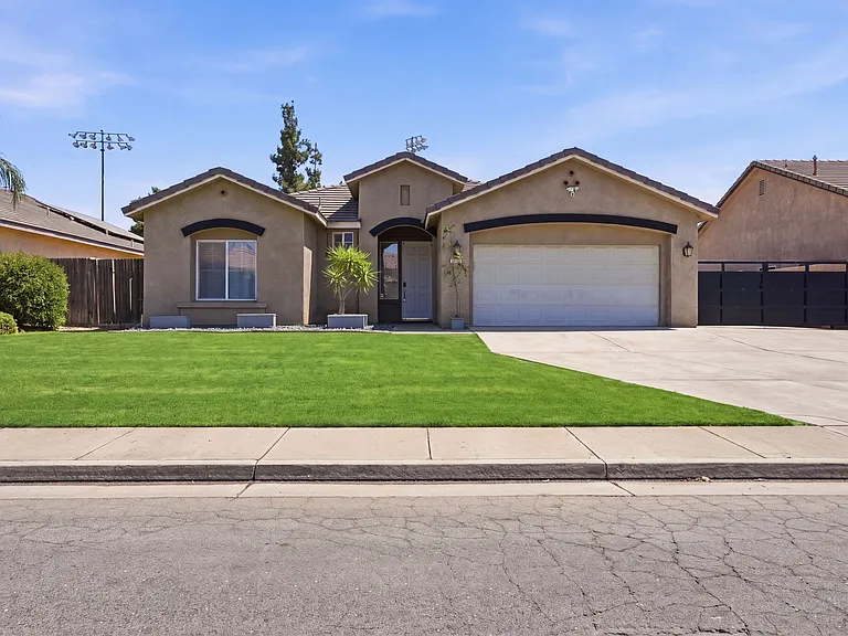 11505 Equinox Ave — Photo 2
