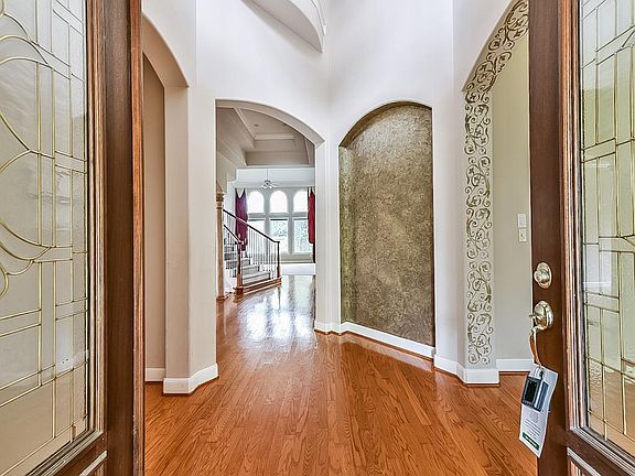 2nd image of 1404 Cabot Lakes Dr