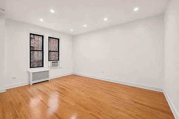 Living room, photo 2