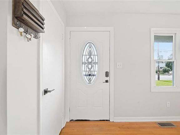 2nd image of 10 Eastlawn Dr