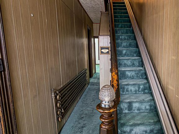 3rd image of 42 S Hickory St