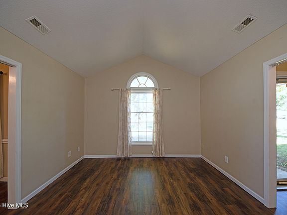 4th image of 186 Raintree Circle