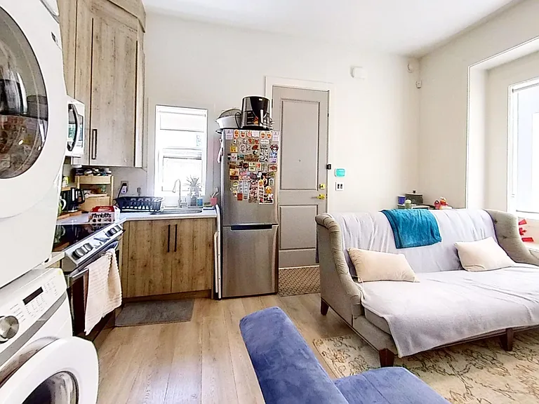 10171 Ainsworth Cres — Photo 2