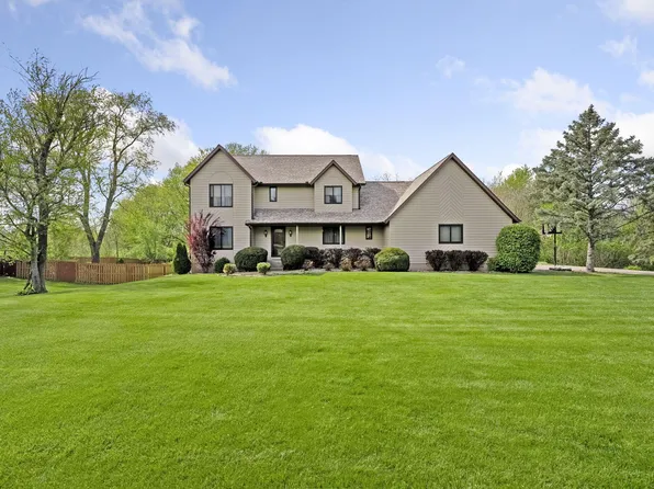 2677 Tom Sawyer Rd, Muscatine, IA 52761