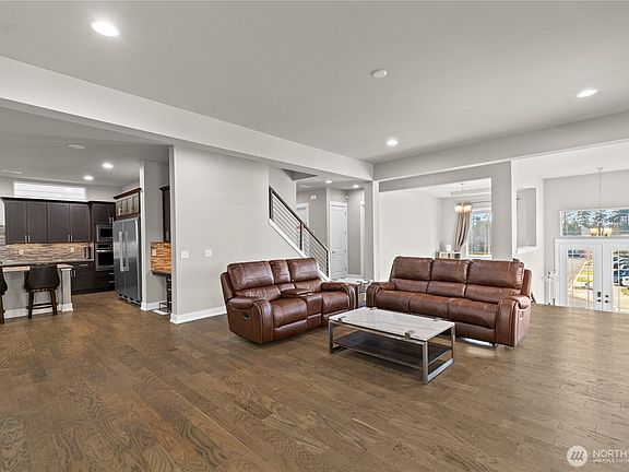 5th image of 13711 187th Avenue Ct E