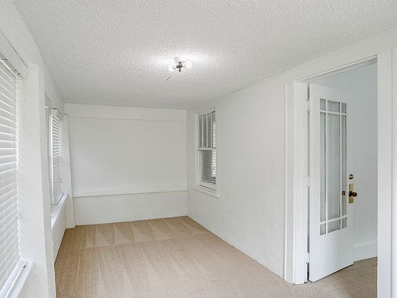 4th image of 3320 Oak Pl
