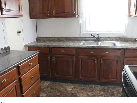3rd image of 309 N Railroad St