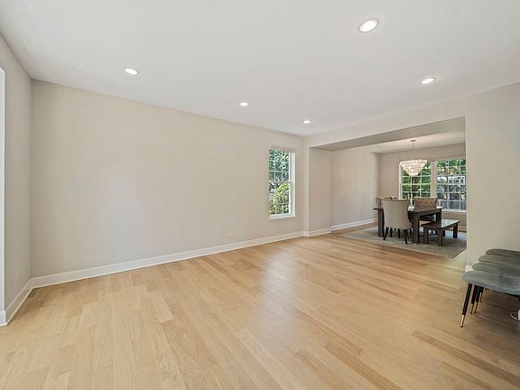 4th image of 902 Chatham Dr