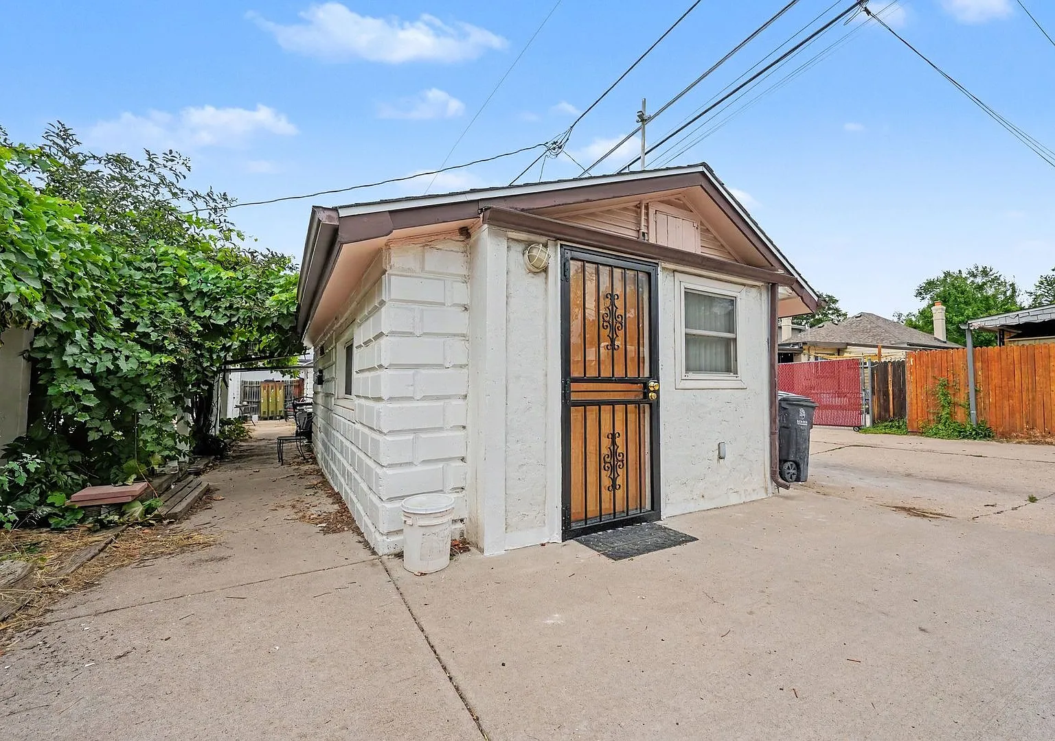 Charming 2-Bedroom Apartment in Berkeley - Available NOW — Photo 1
