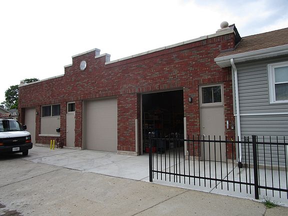 3rd image of 5556 W Waveland Ave