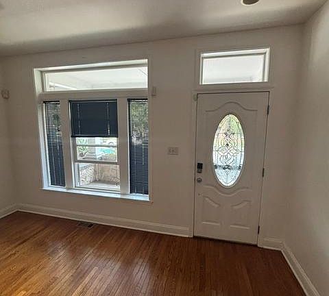 3rd image of 315 E 29th St