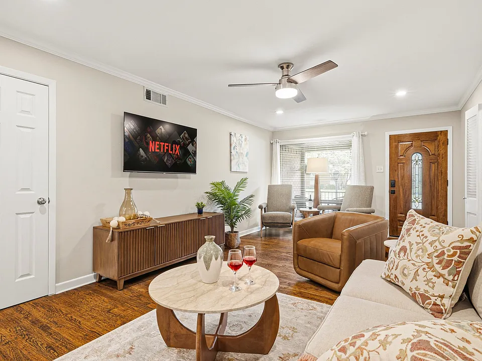 1213 Dalhart Dr