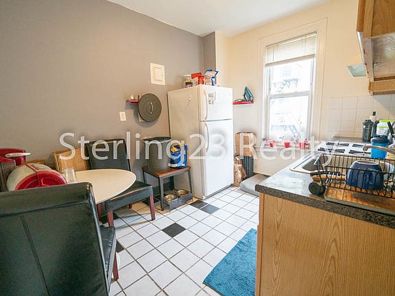 2nd image of 24-09 29th St #2R