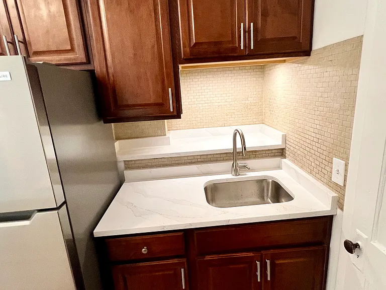 400 Newton St #6 — Photo 9