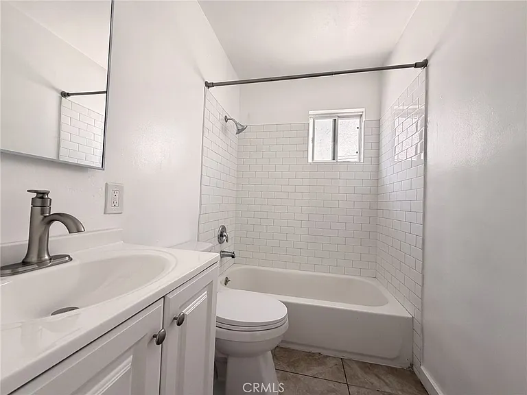 2431 W Beverly Blvd — Photo 9