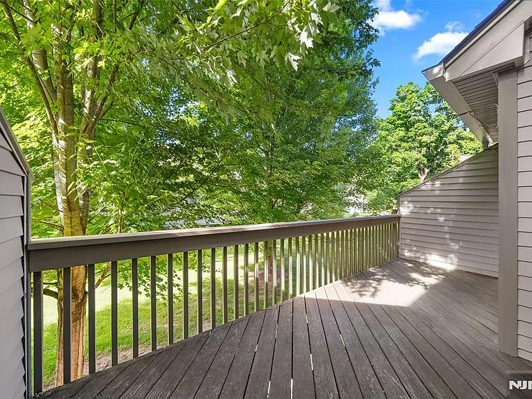 408 Dogwood Ct — Photo 17